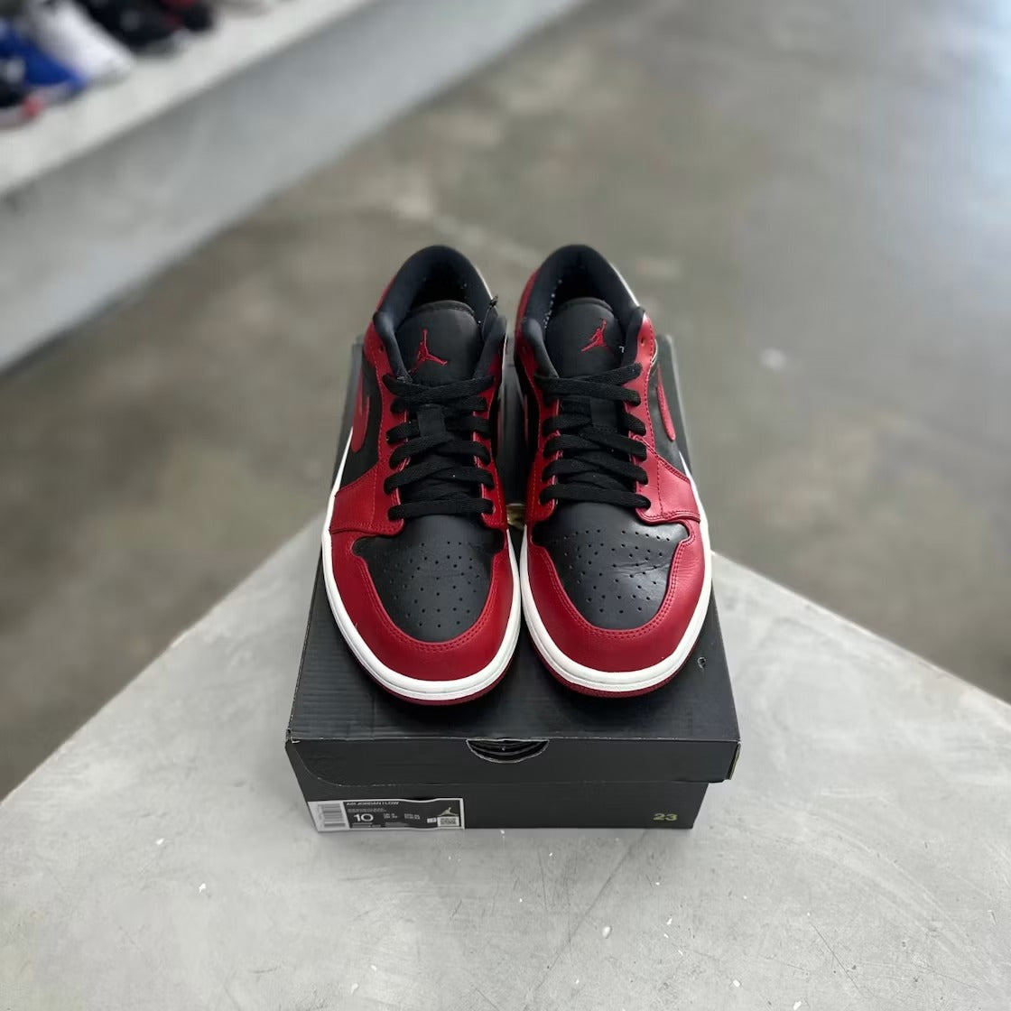 Used - Air Jordan 1 Low Reverse Bred - US M 10 - detail 3
